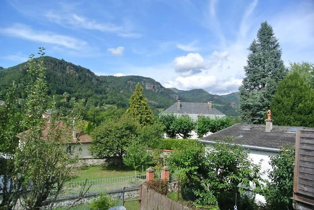 Gite Des Hirondelles Vic-sur-Cere Holiday home