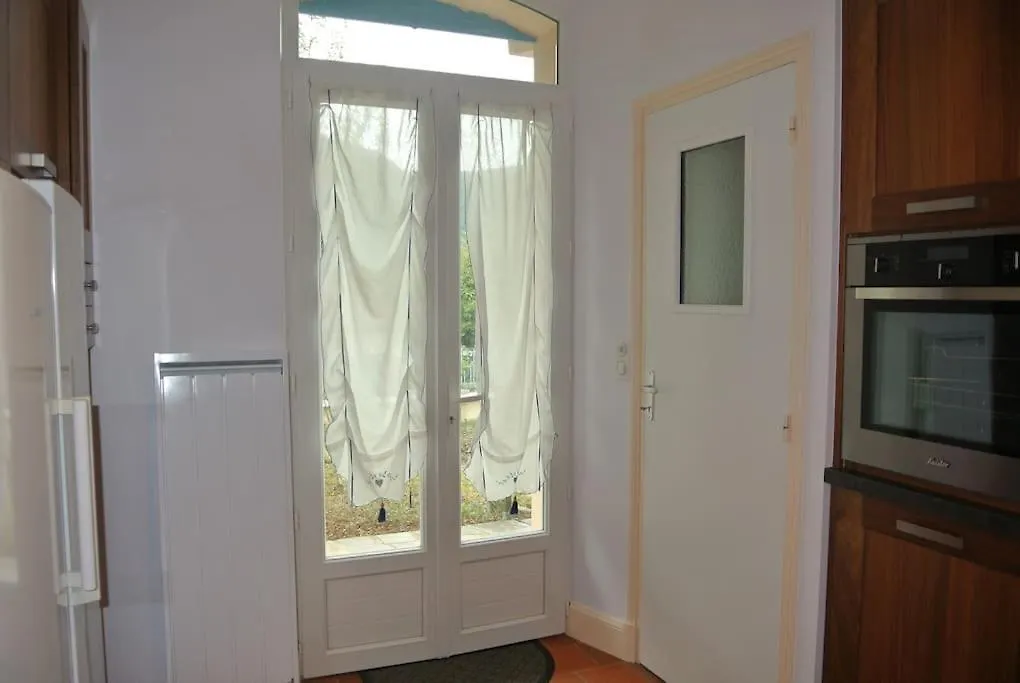 Holiday home Gite Des Hirondelles Vic-sur-Cere